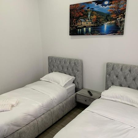 Hotel Restaurant Deso Shijak 외부 사진