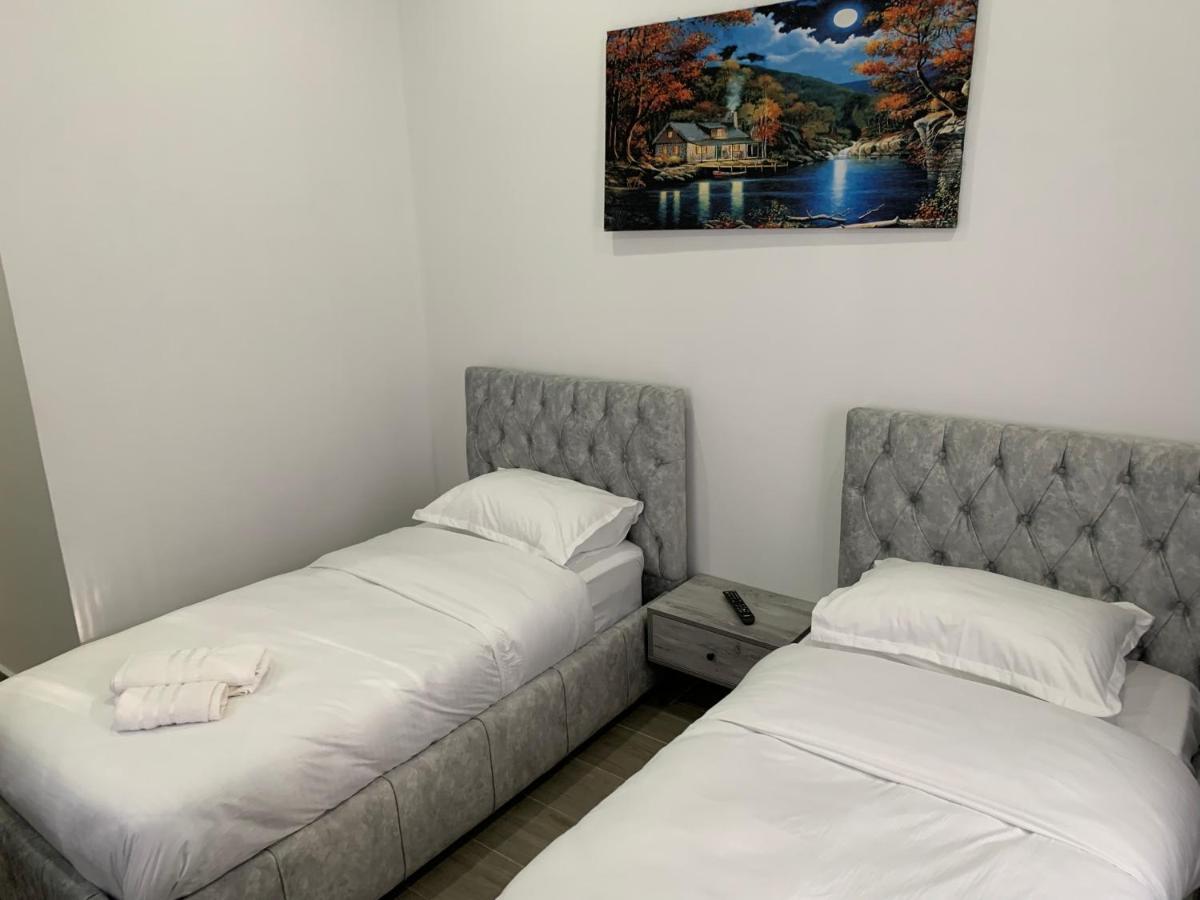 Hotel Restaurant Deso Shijak 외부 사진