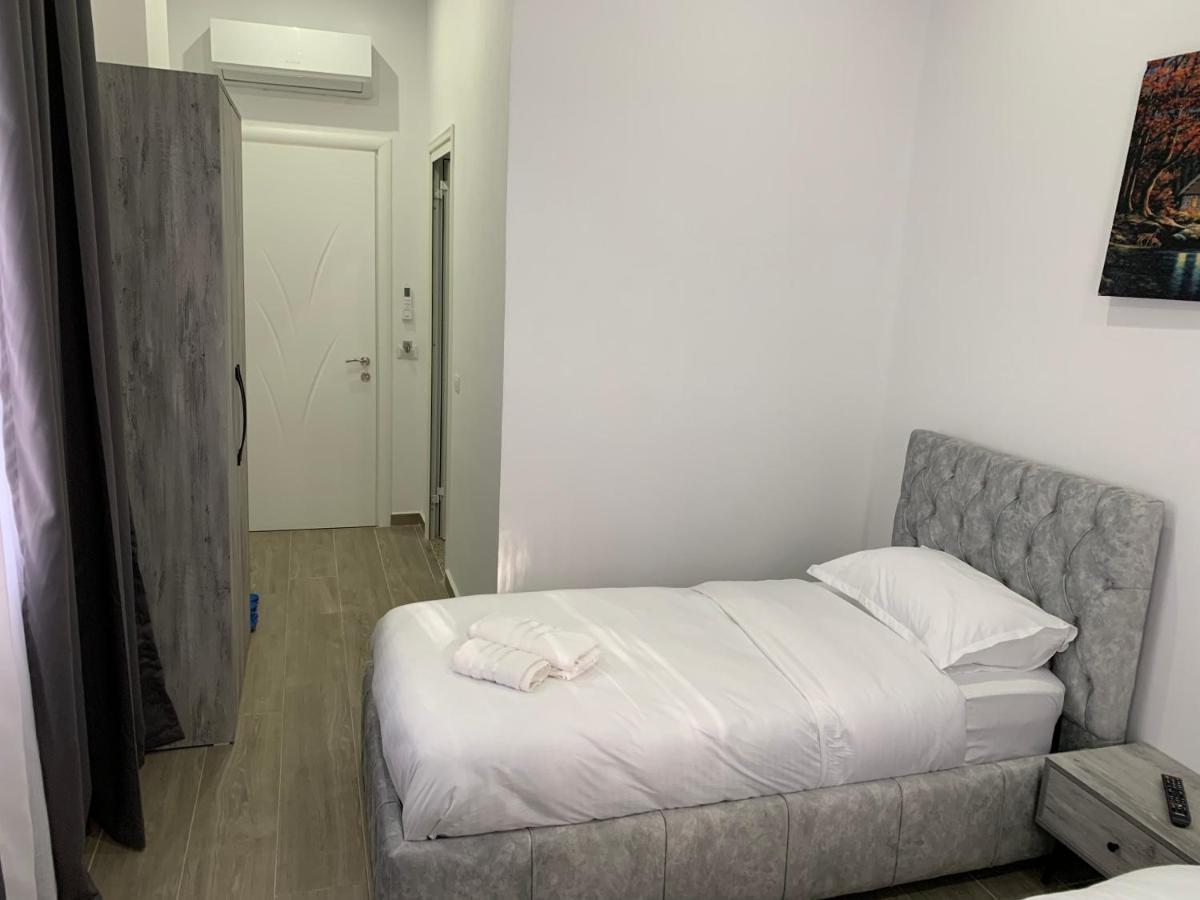 Hotel Restaurant Deso Shijak 외부 사진