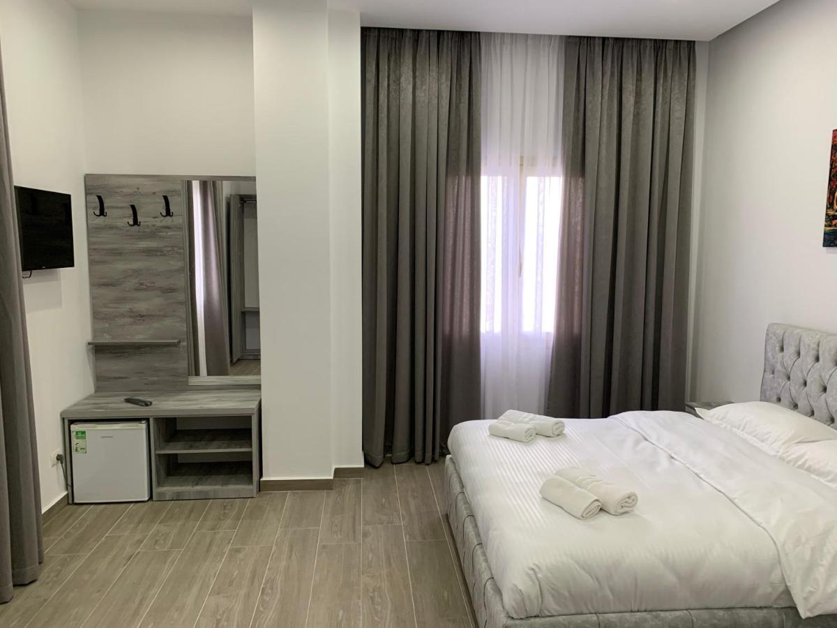 Hotel Restaurant Deso Shijak 외부 사진